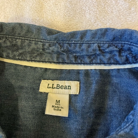 LL Bean Short sleeved chambray button up shirt Medium - Picture 3 of 3